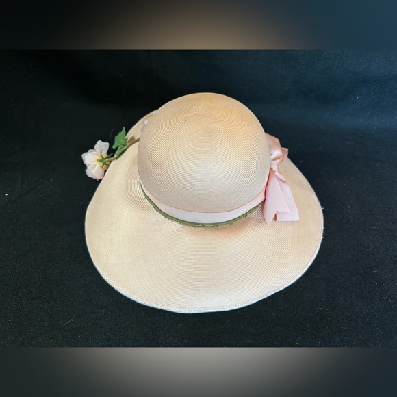 VINTAGE Saks Fifth Avenue Pale Pink Straw Hat. Size 21” - Picture 2 of 5